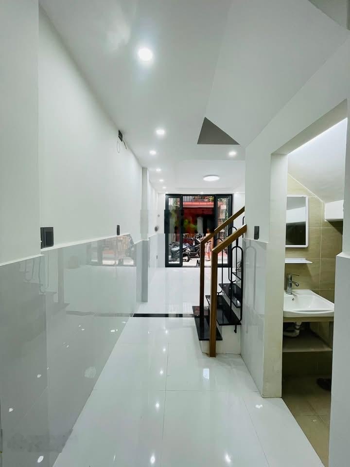 Trần hưng đạo quận 1 - nhà mới 3 tầng - 3pn + 4wc - hiện hữu 33m2 ( 3,2 x 11 ) - hẻm 3m sát mt