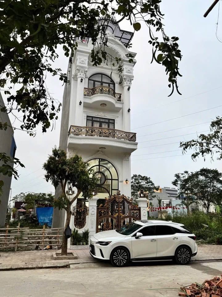 Chính chủ gửi bán căn nhà 5 tầng khu Mỹ Trung, nhà có thang máy mặt đường khu đô thị.