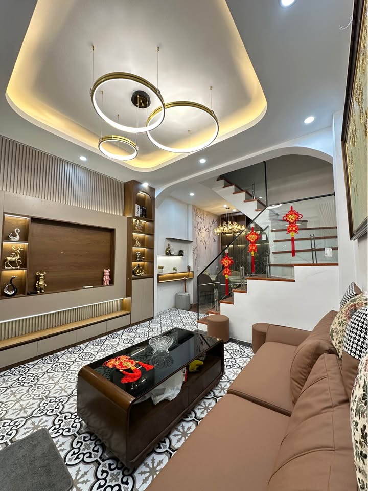 Bán nhà Thanh Xuân, 35m2 x 4 tầng, 4 phòng ngủ, full nội thất, 50m ra ô tô, giá 7 tỷ