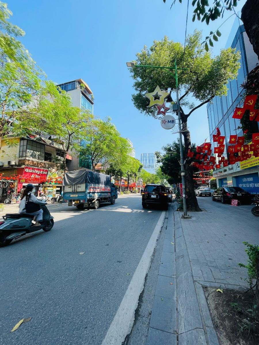 Chính chủ cần bán mặt phố Nguyễn Thái Học, 45m2, mặt tiền 4.8m, vỉa hè rộng