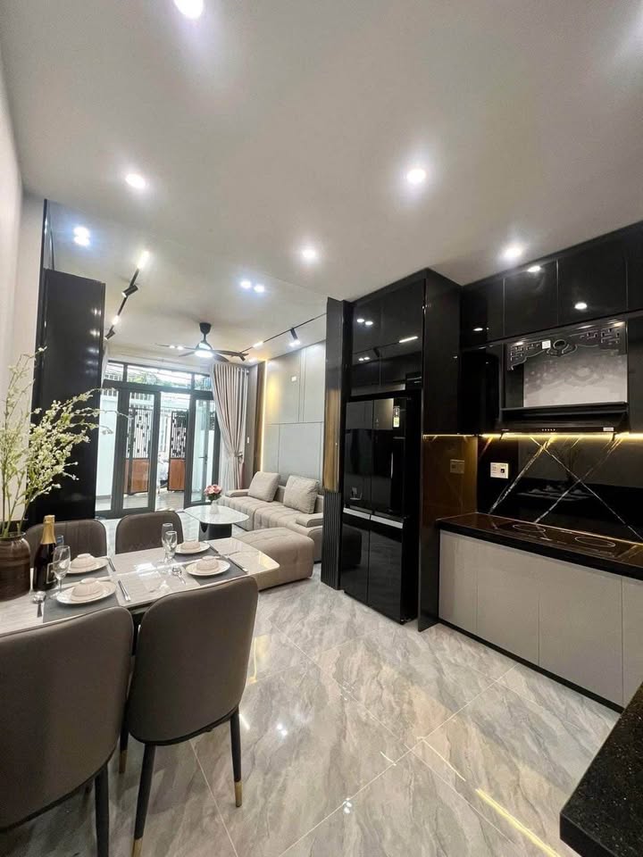 Bán nhà mới 3 tầng, full nội thất tại kiệt 249 Hà Huy Tập, ở ngay trung tâm Thanh Khê