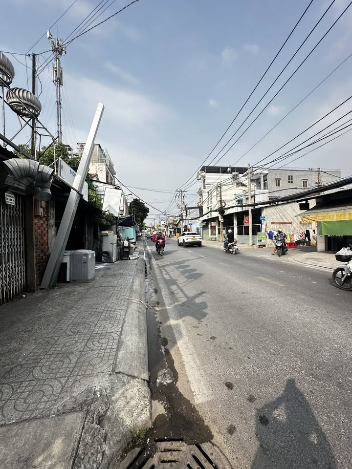 Bán nhà cấp 4 mặt tiền đường lớn, kinh doanh sầm uất tại trung tâm Hóc Môn, giá 4.8 tỷ