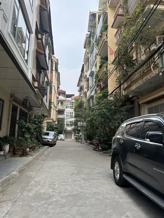 Bán nhà phân lô phố Nguyễn Phong Sắc, 60m2, mặt tiền 5m, dân xây, giá 23 tỷ nhỉnh