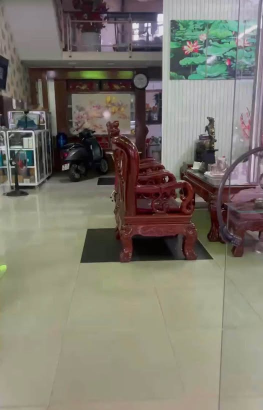 Bán nhà mặt tiền Nguyễn Huệ, vị trí kinh doanh, giá 9.5 tỷ