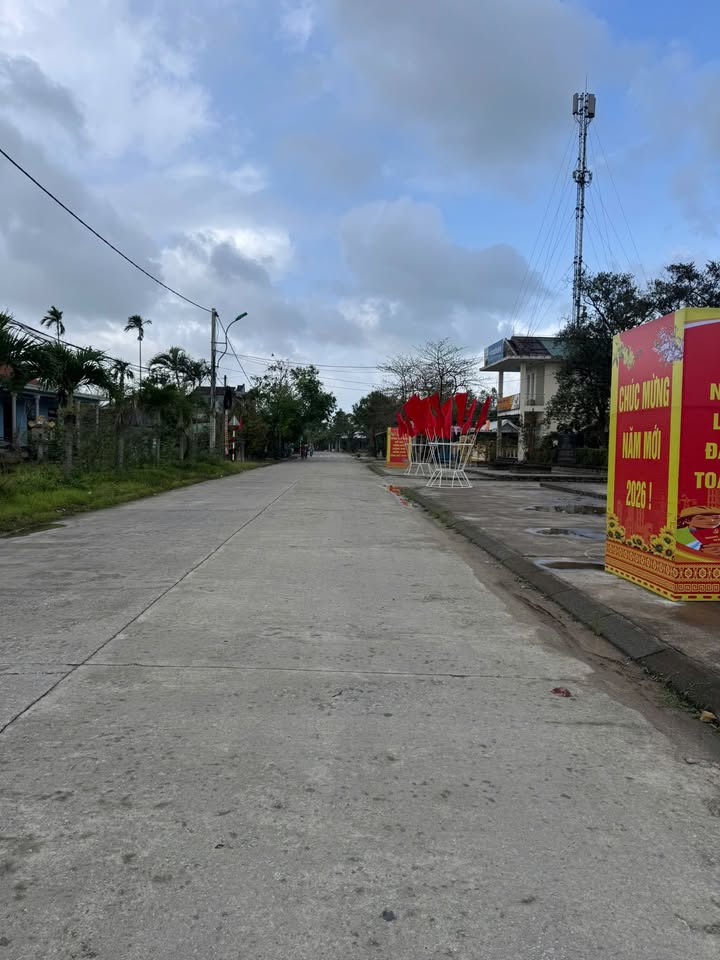 Bán nhà gác lửng 4 phòng ngủ, gần thành phố Huế, sổ hồng sẵn sàng