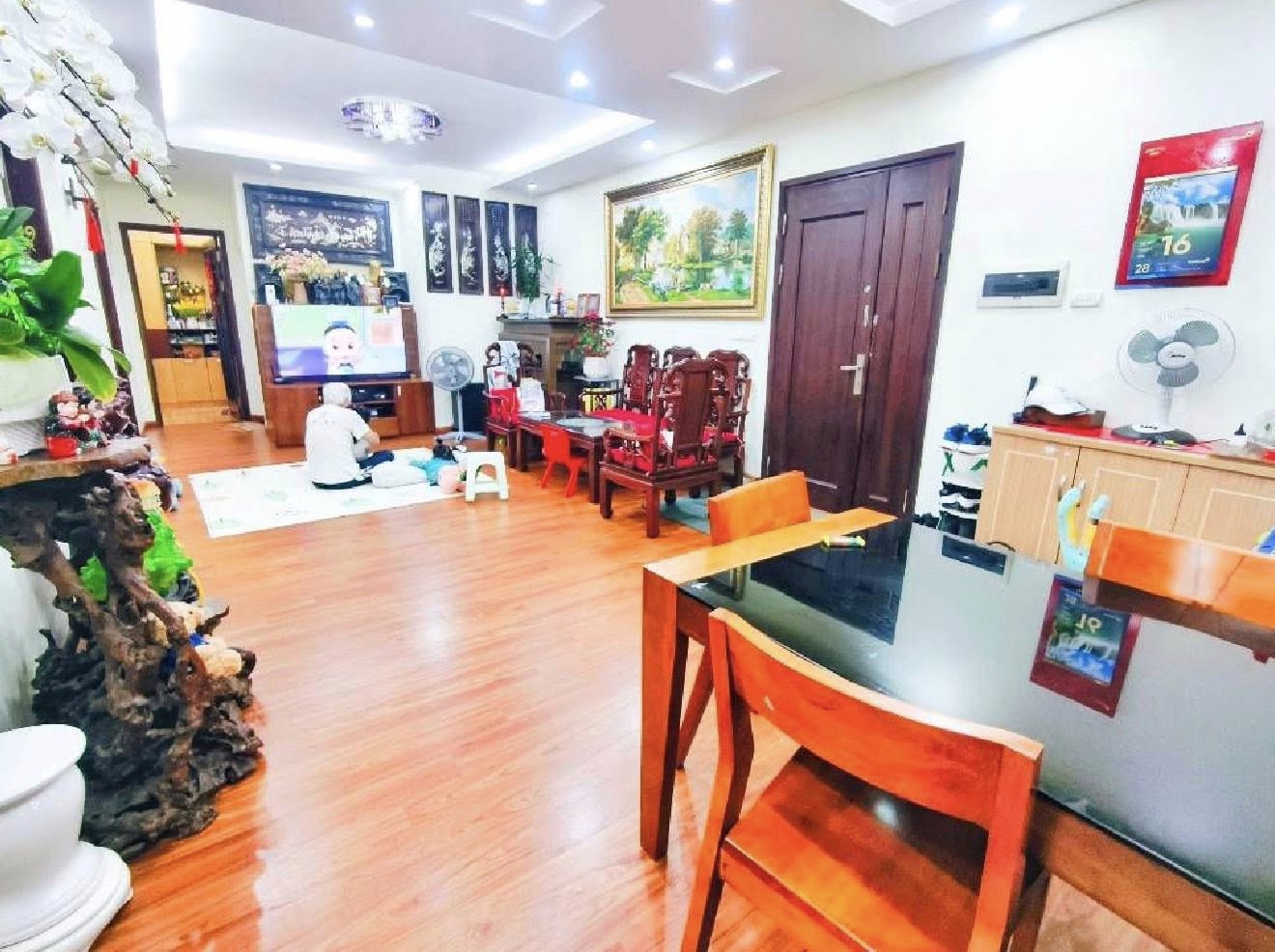 Bán căn chung cư cao cấp 110m2 mặt phố Thái Hà, Đống Đa, 3 ngủ, full nội thất