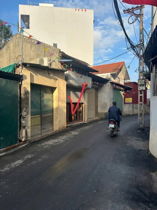 Bán đất sẵn nhà cấp 4 trục chính đường nhựa apphan tại Chúc Sơn, Chương Mỹ