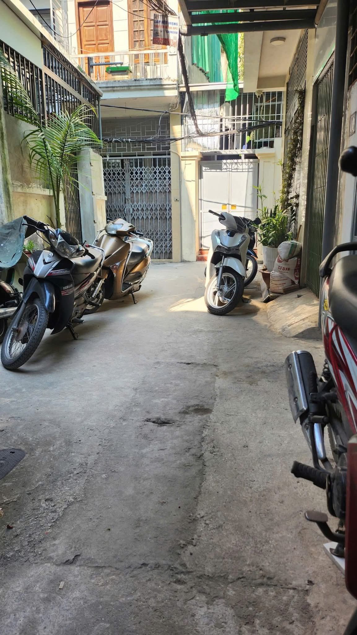 Bán nhà vị trí trung tâm Đống Đa, 4 tầng, ngõ nông ba gác, giá 5.2 tỷ