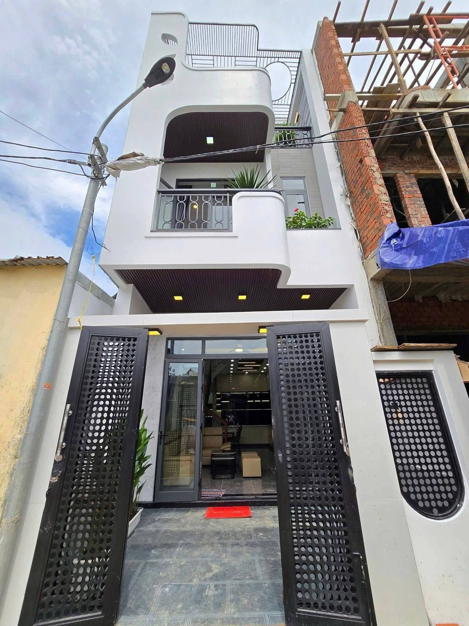 Cho thuê nhà 3 tầng 3 mê kiệt Ngô Chân Lưu, Liên Chiểu, Đà Nẵng, giá 15 triệu/tháng