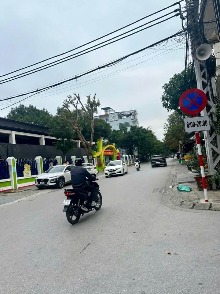 Bán nhà cạnh đường Lê Văn Hưu, phường Tân Sơn, nay là phường Hạc Thành, Thanh Hóa