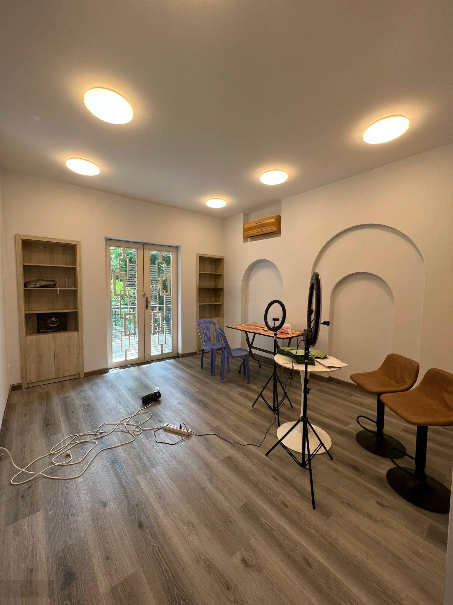 Cho thuê nhà đường số 65, Tân Quy Đông 5x18m trệt 3 lầu 4PN có máy lạnh 24tr 0902428196