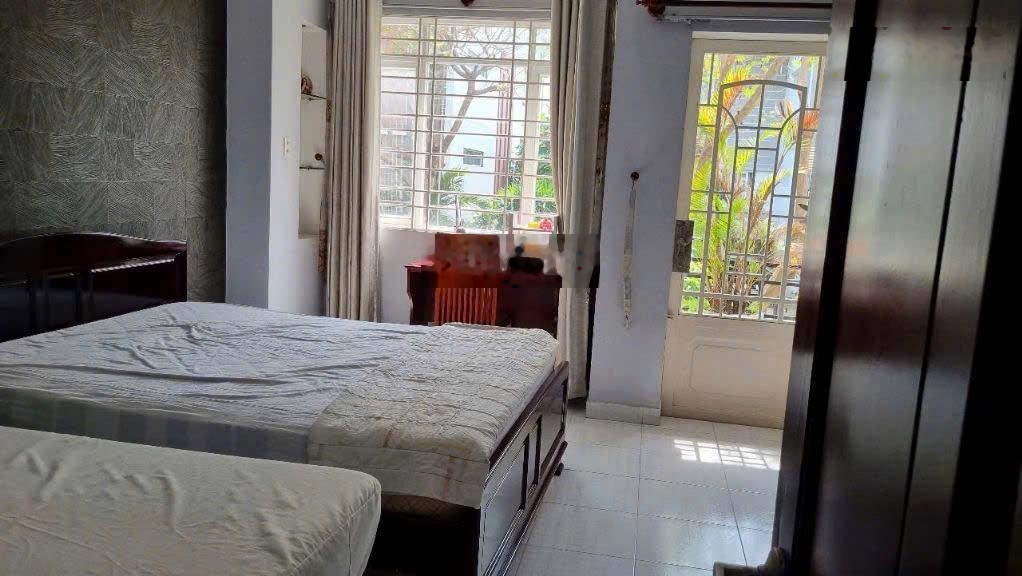 Cho thuê nhà mặt tiền đường số 40 KDC An Phú Hưng, Tân Phong Quận 7, 5PN 6WC 4x18 trệt 3 lầu