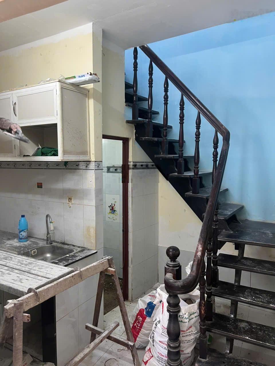 Cho thuê nhà nhỏ nguyên căn, hẻm đường số 17 - khu Cư xá Ngân hàng - Quận 7 - 6tr8/tháng