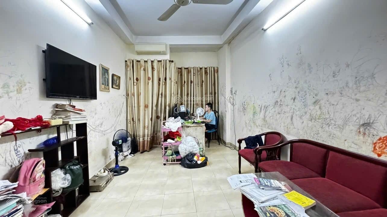 HXH Trần Hưng Đạo Q1 cách mt chỉ 20m, dt 3.2x12m, trệt 2 lầu, oto đổ cửa, giá rẻ