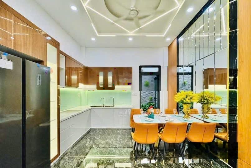 Chú Út cán bộ bán nhà Lê Thị Riêng -Quận 1.Giá 4Tỷ6/72.1m2 đang cho thuê 25tr.Gần công viên Tao Đàn