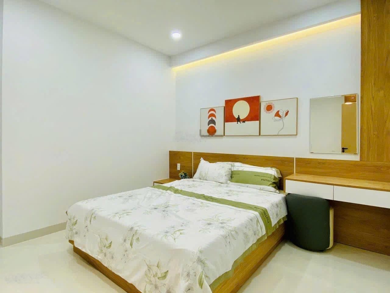 Bán gấp nhà riêng đường Nguyễn Thượng Hiền, Phường 5, Bình Thạnh. DT 60m2,2 tỷ 350tr có SHR