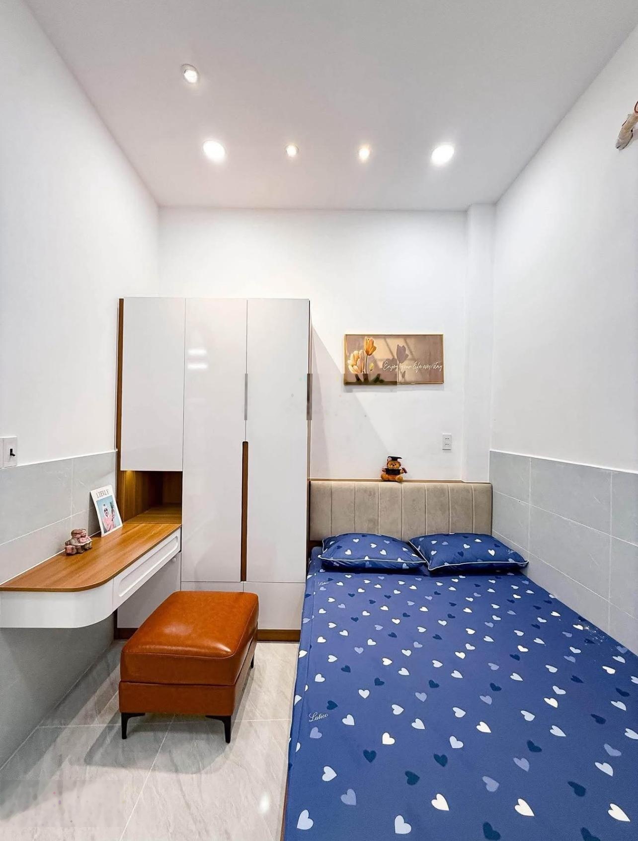 Bán nhà sổ hồng riêng Nhật Tảo, Phường 8, Quận 10 đang cho thuê 12tr/th. Diện tích 54m2 giá 2tỷ190