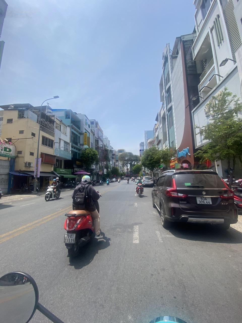 Bán nhà MT Đinh Tiên Hoàng p, Đakao Q1 kế bên chợ Đakao. (4mx10m) nhà 3 lầu + ST. Gía bán: 9,9tỷ TL