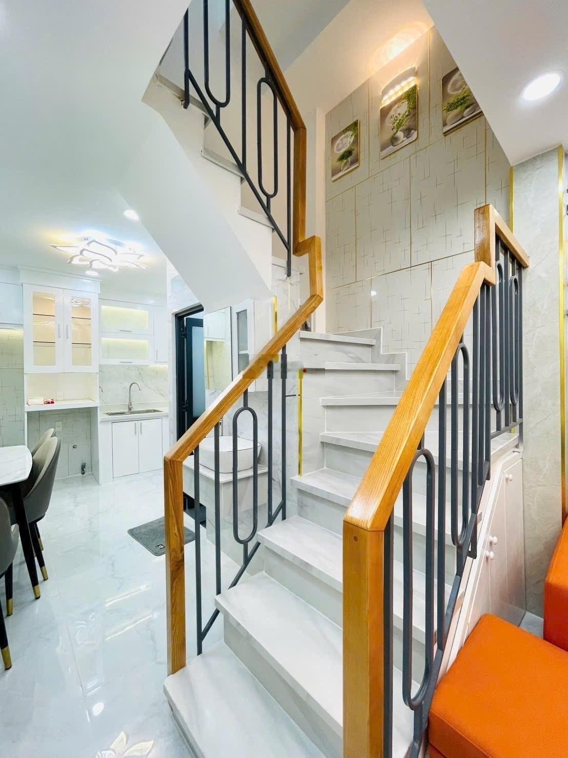 Bán nhà đẹp đối diện trường trung học phạm văn chiêu