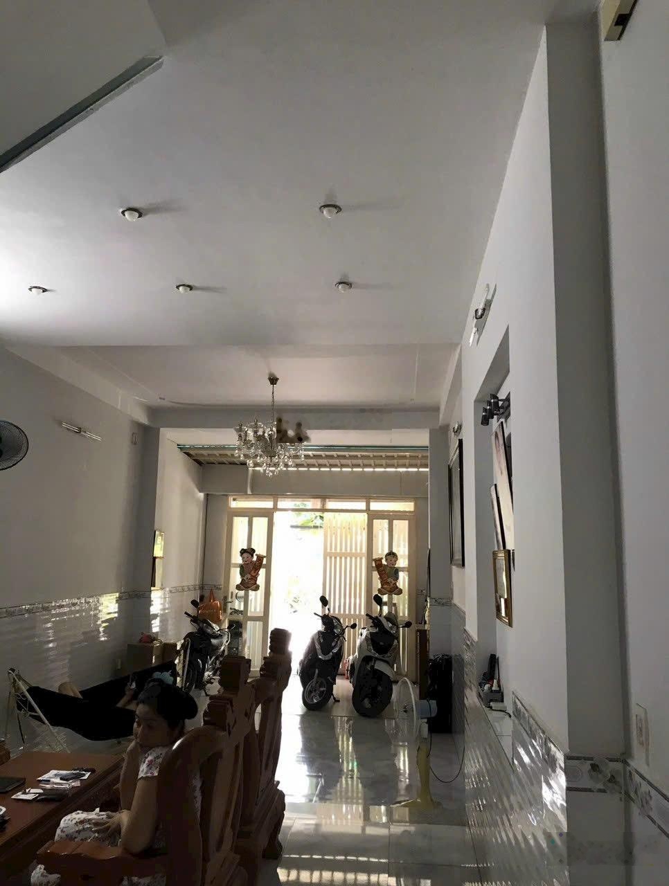 Cho thuê nhà mặt tiền đường Cao Thị Chính, 1T, 3L, 80 mét Giá 22 triệu LH 0918730482 Minh Trang