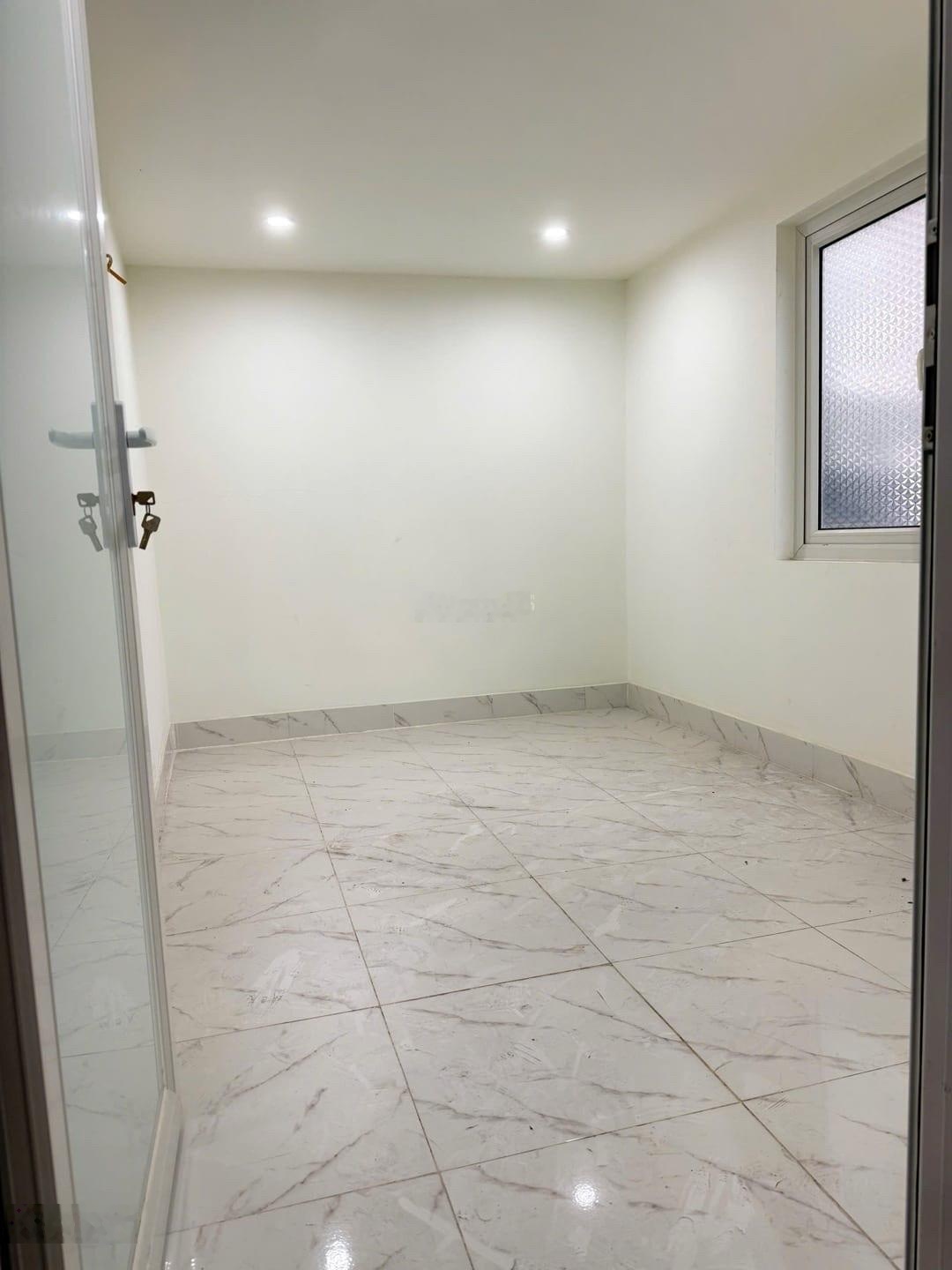 Chính chủ bán nhà tại Văn Chương, Đống Đa 4 tầng - 3 ngủ - full nội thất, gần hồ dân trí cao 4.x tỷ