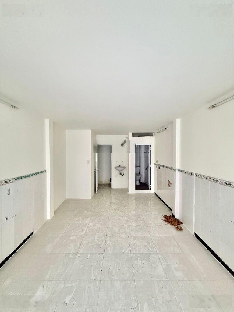 NHÀ TRUNG TÂM QUẬN 10 NGAY VÒNG XOAY LÝ THÁI TỔ Giá: 4,35 tỷ Sổ nở hậu nhẹ Diện tích: