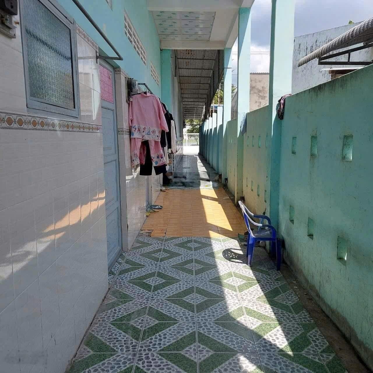 Bán nhà 1 trệt 1 lầu và 5 phòng trọ đang cho thuê 18tr/th gần chợ, ngay Bách Hóa Xanh An Phú Tây