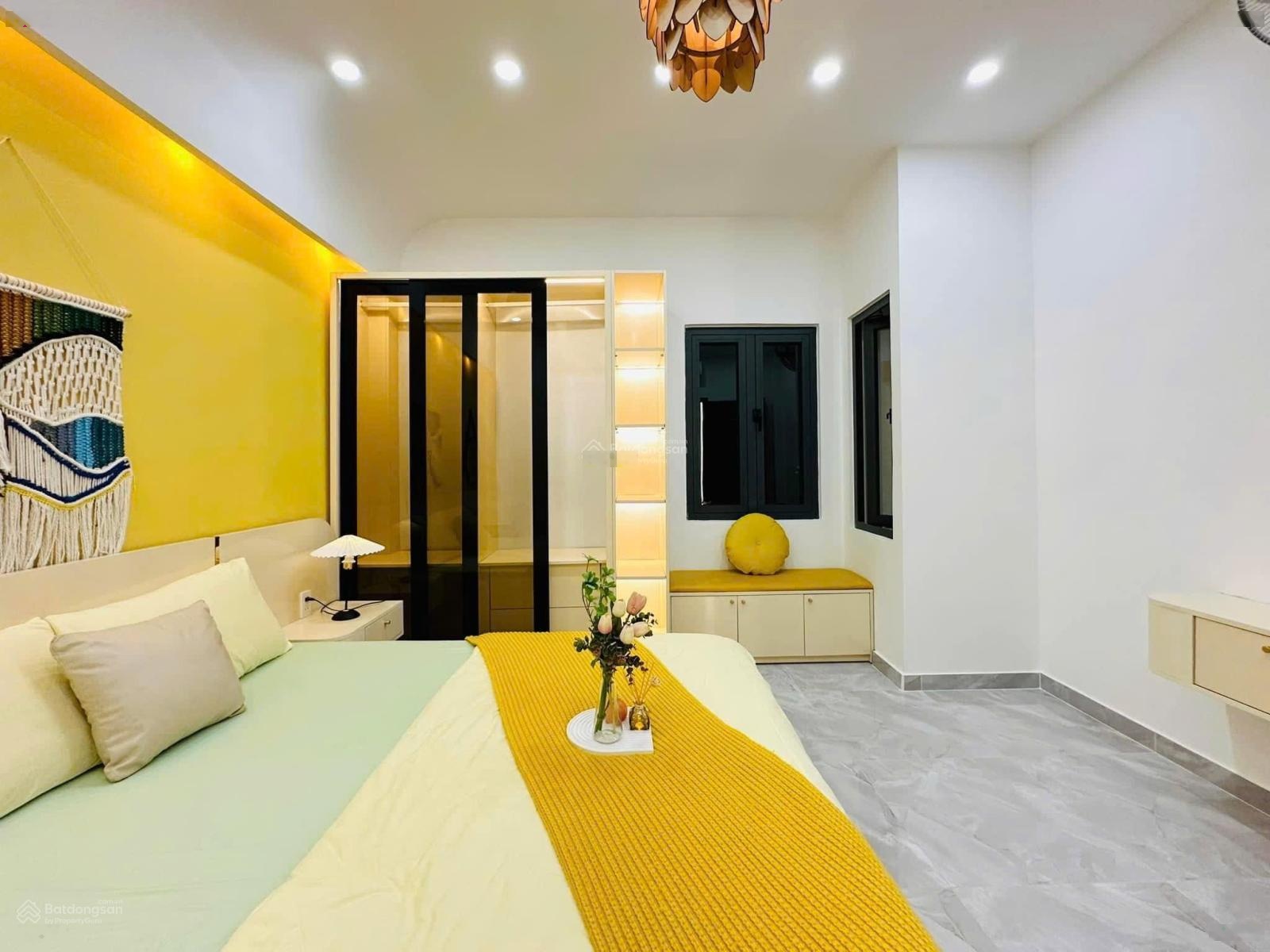 Bán nhà riêng tại Hoàng Hoa Thám giá 2tỷ250tr, Phường 5, Bình Thạnh, DT 63m2, sổ hồng riêng