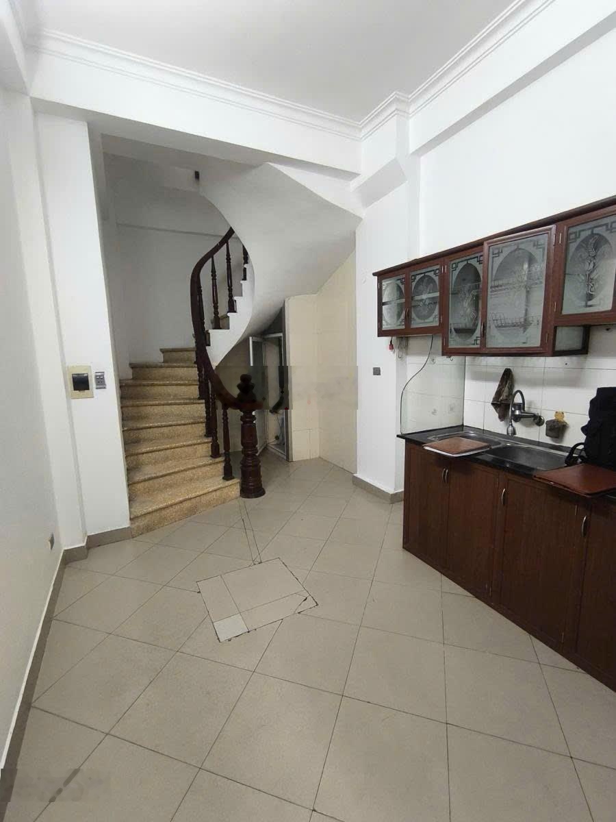 Nhà đẹp đường Láng ngõ rộng, full nội thất, 5 tầng 30m2, 5,3 tỷ