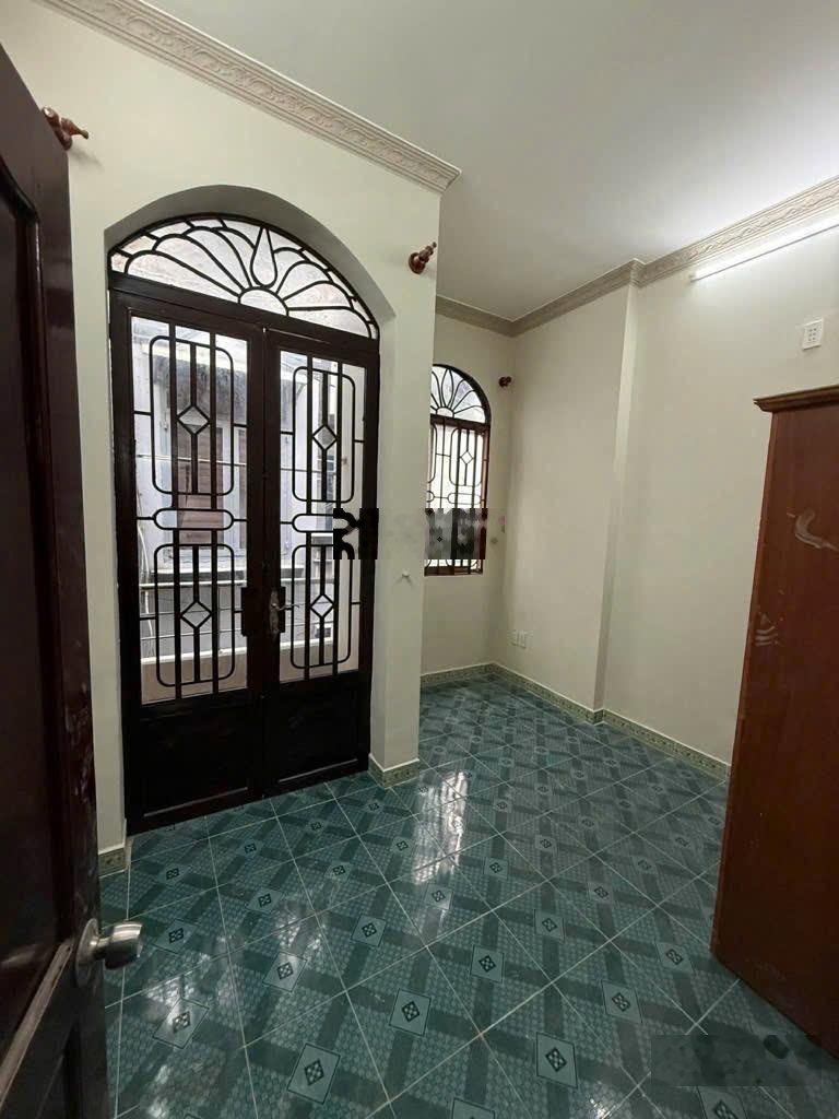 Chỉ 3tỷ600 có nhà sổ hồng riêng DTSD 48m2 gần Emart 2