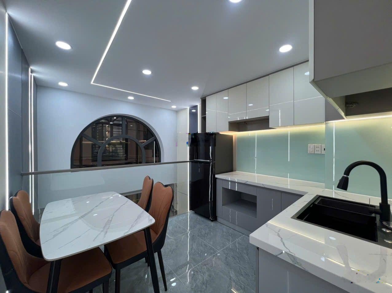 Nhà đẹp 5 tầng hẻm xe hơi xây mới full nội thất dọn vào ở ngay chỉ 4,79 tỷ