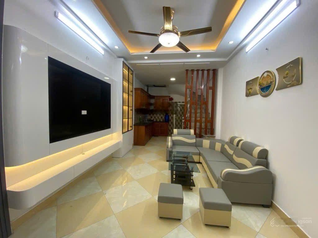 Bán nhà Hồ Bãi Cát 41 m2. 4 tầng. Sổ đỏ. 5.8 tỷ