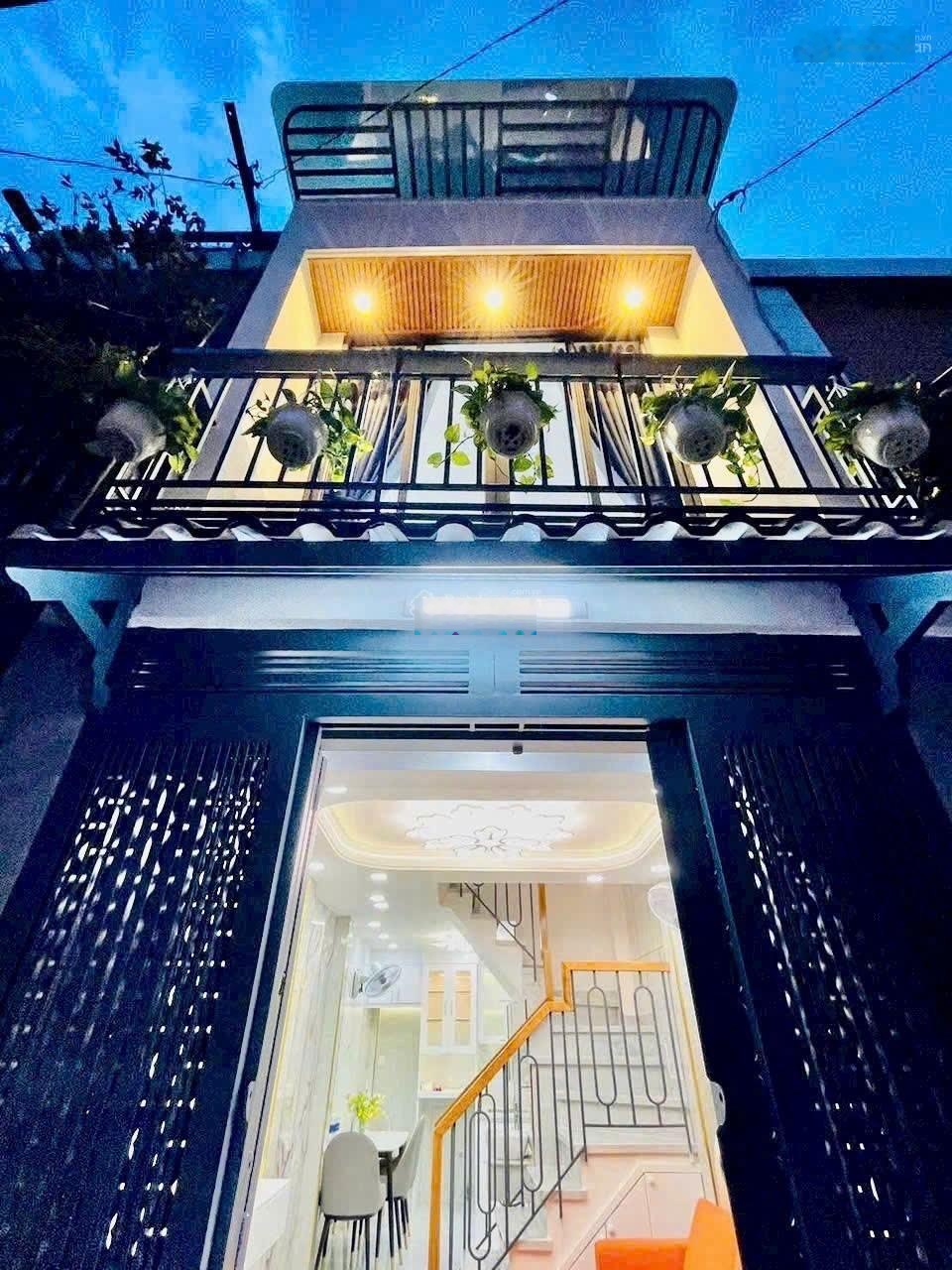 Gò Vấp, 24m2, nhà mới đẹp 2 tầng full nội thất, hẻm ô tô VF3 đỗ cửa, ô tô tránh sát nhà, khu PVC