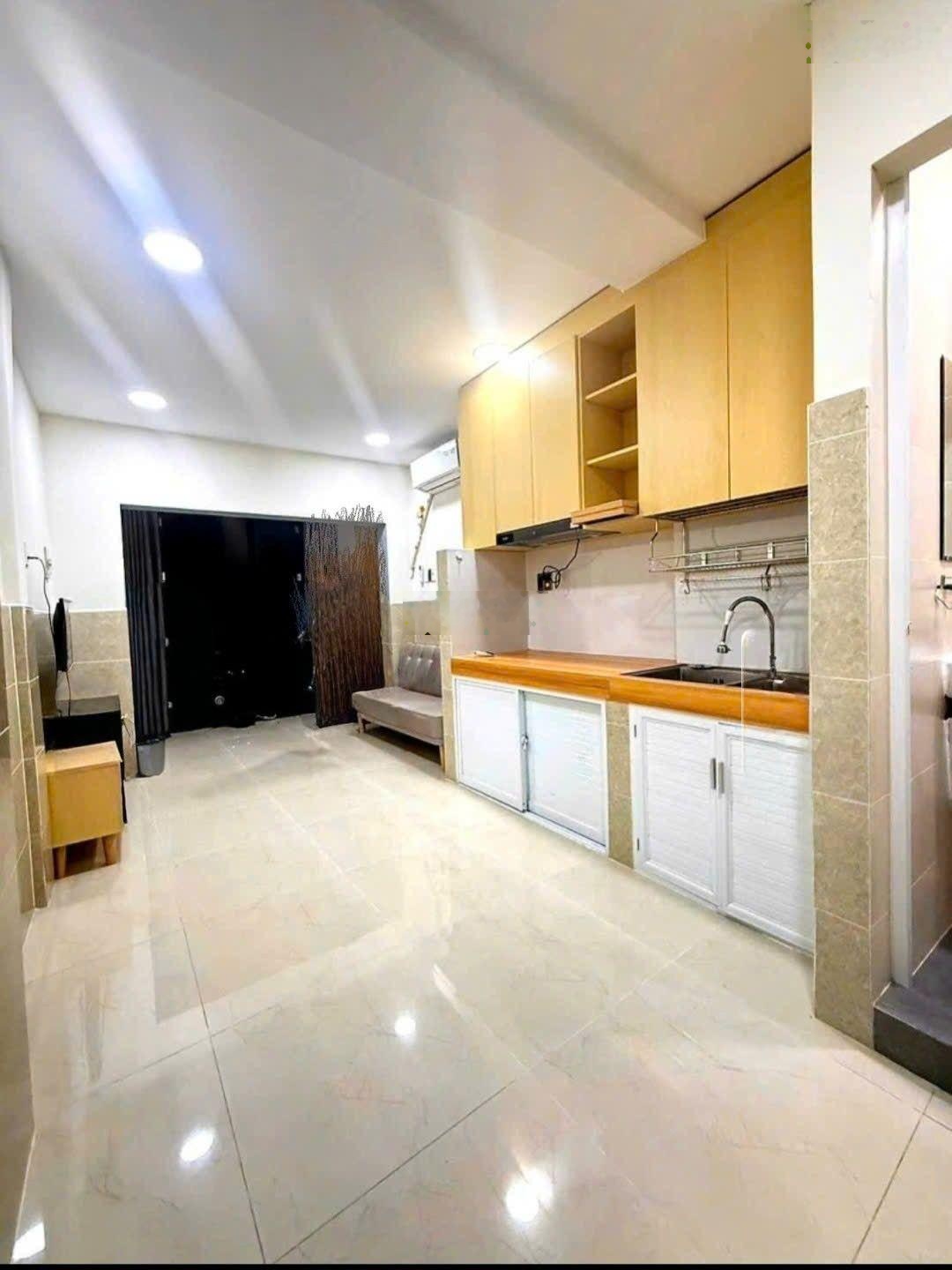 Siêu hiếm Gò Vấp- ngay CV Làng Hoa-Trệt 2 lầu mới tinh- 2 phòng ngủ to- xe hơi đỗ cửa- chỉ 3.68 tỷ.