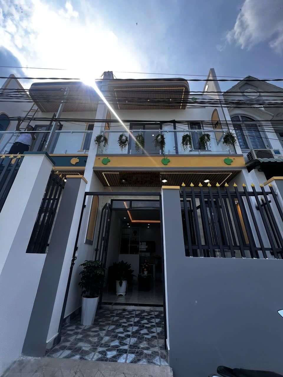 Nhà hóc môn sổ riêng giá 765tr full thổ 2pn 2wc mua là ở liền