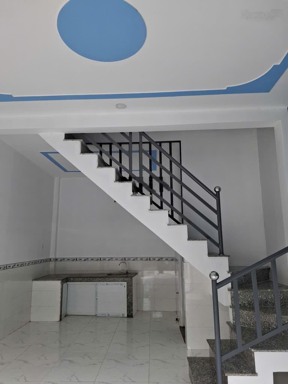 Bán nhà hóc môn 750tr sổ riêng mặt tiền đường 2pn 2wc mua là ở ngay