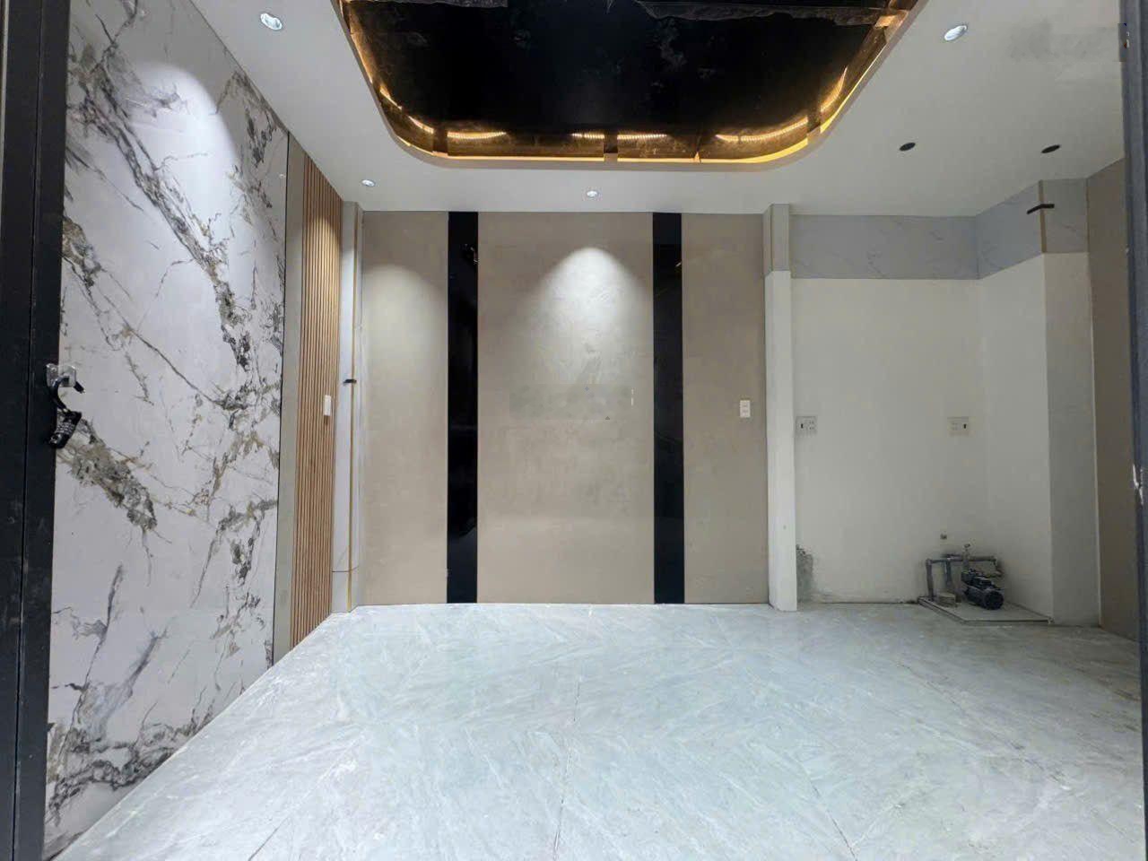 Nhà nhỏ 3 tầng đủ công năng- sổ hồng riêng - mới xây 100%