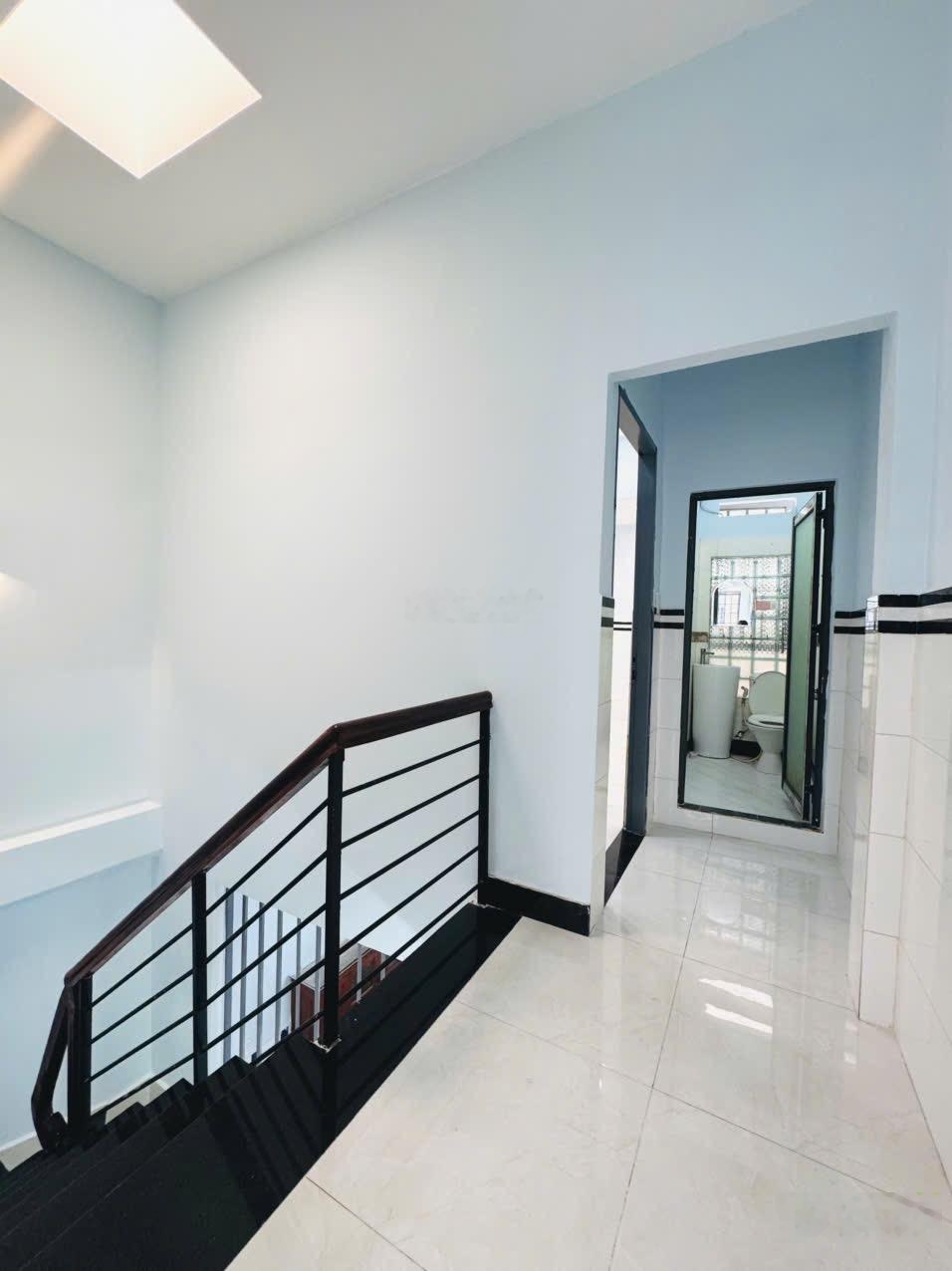 Quá Ngon - 50M2 (4.2x12) 2 Tầng BTCT Kiên Cố - Ngay EMart Phan Huy Ích Chỉ 4.95 Tỷ.