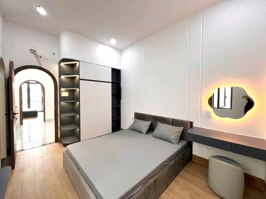 Bán căn nhà 1 trệt 1 lầu ngay chợ Bình Chánh. Diện tích 5x19m. Giá 790 triệu