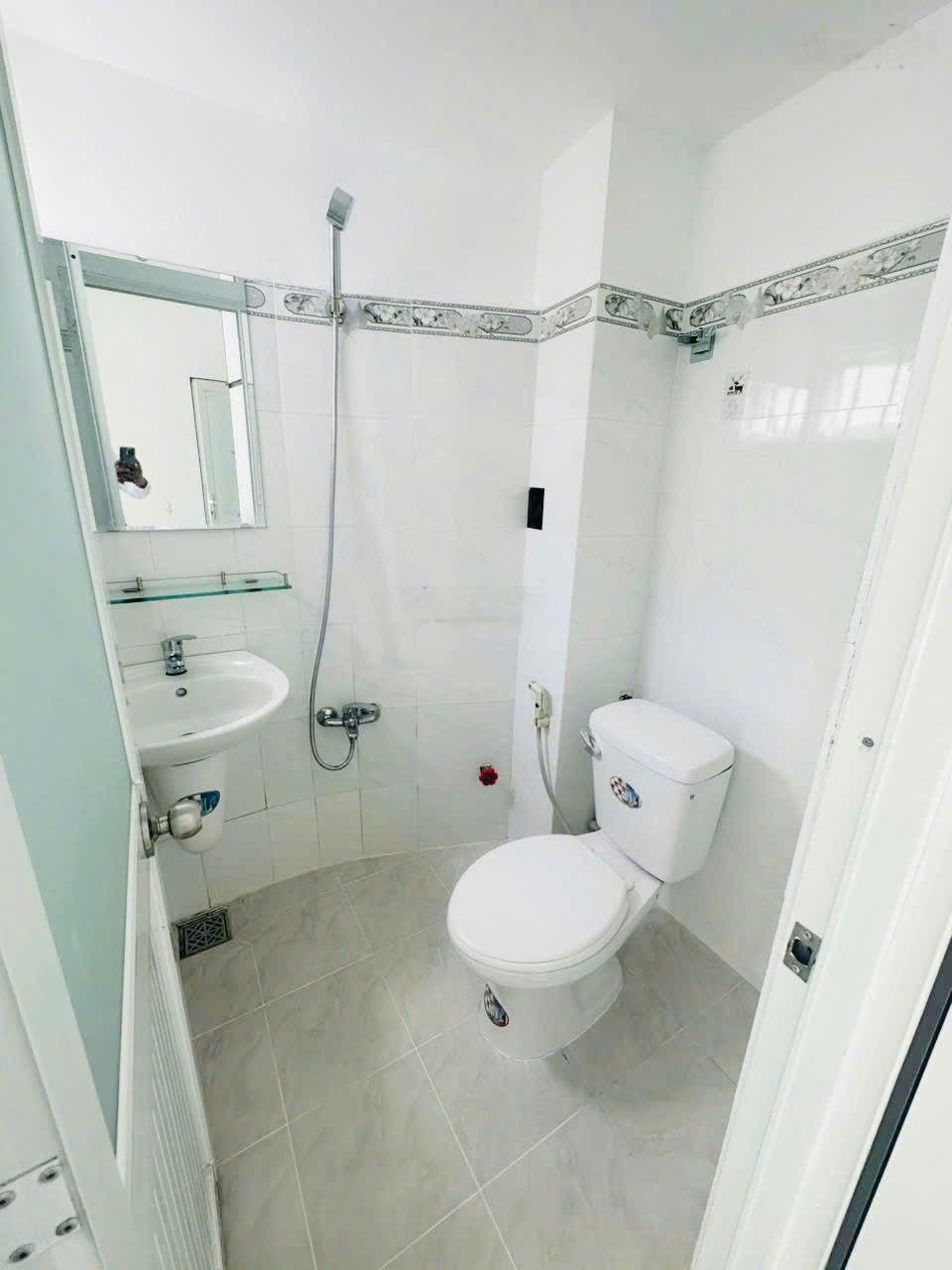 (7,8 tỷ tl) nhà 3 tầng, 1 sẹc, gần sát mặt tiền bùi thị xuân..!