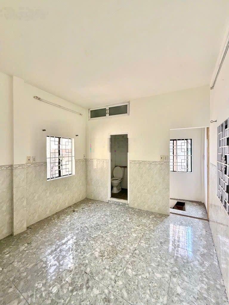 00558 SHR - 4.35 tỷ - ngay vòng xoay Lý Thái Tổ - 4 tầng - DTSD 80m2 số nở hậu