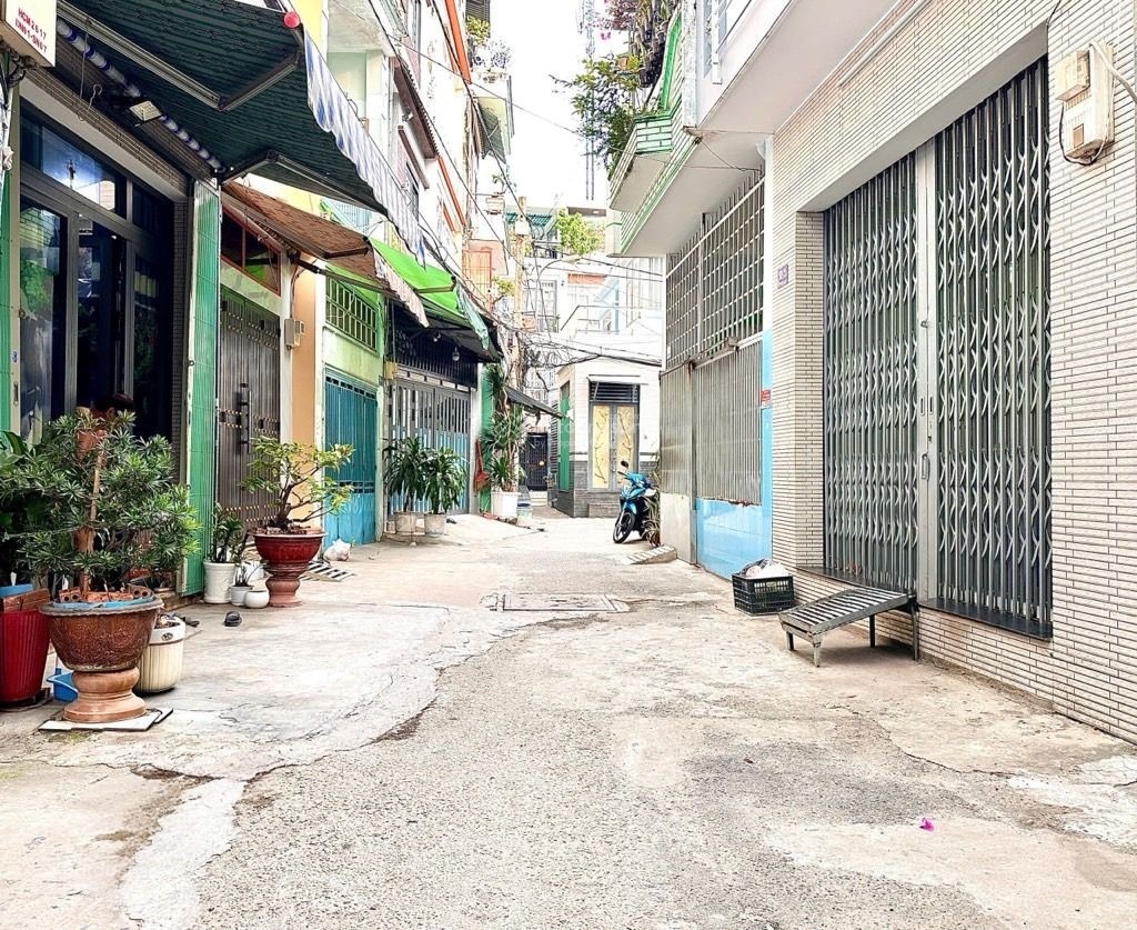 Nhà 2 tầng 20m bà hom quận 6 chỉ 2.55 tỷ