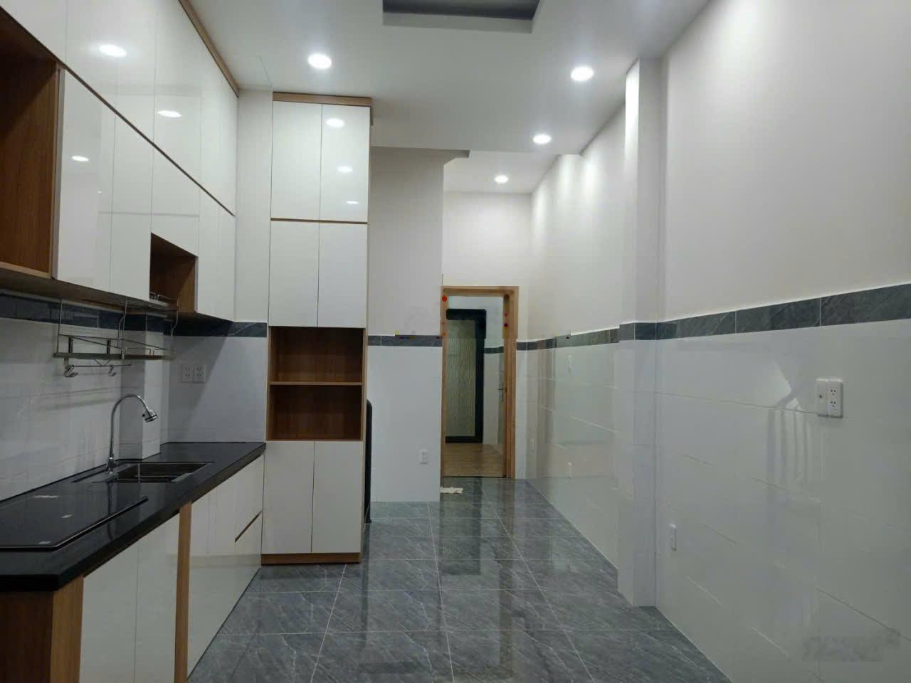 Nhà mới cho thuê gia đình ở tại 791 Trần Xuân Soạn gần Q1