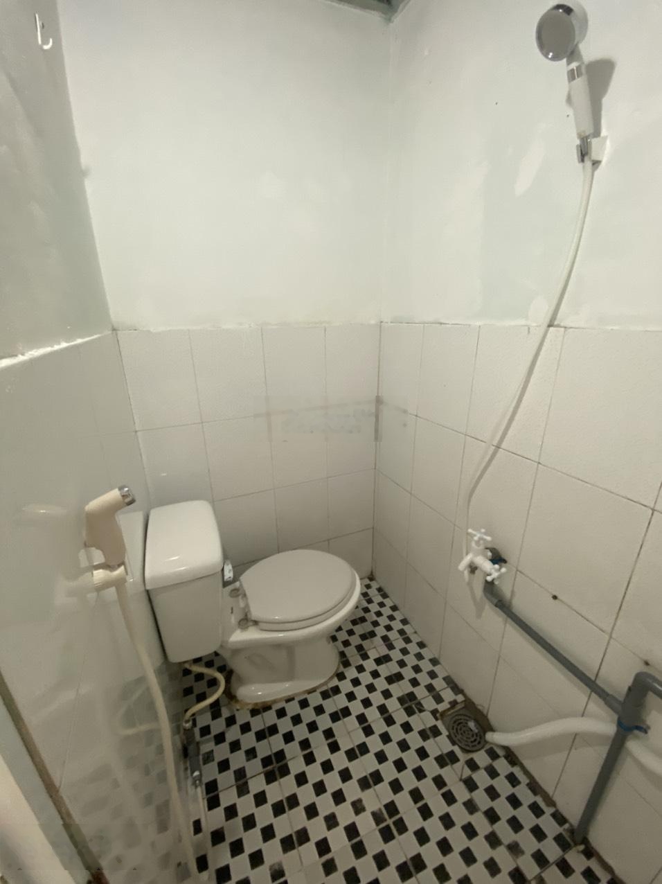 Nhà hẻm nhựa thông Huỳnh Thị Hai dt 4x20m đúc lững rộng