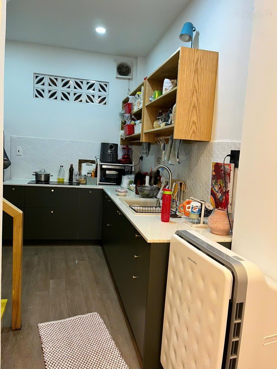 Bán nhanh nhà trung tâm Quận 1 đường Trần Khắc Trân Phường Tân Định. Nội thất cao cấp như hình