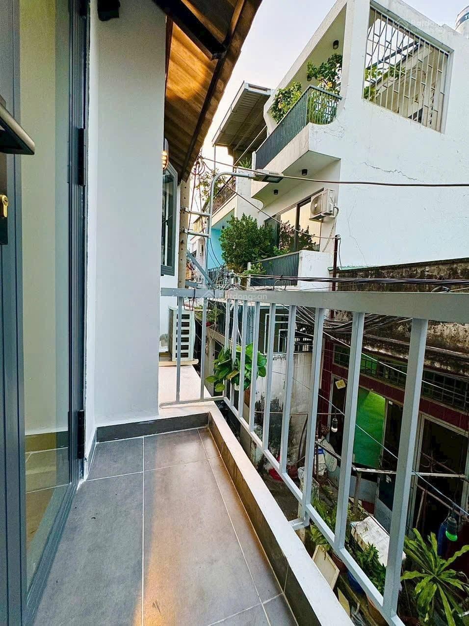 Ngộp! Cần bán gấp căn Nguyễn Duy, Bình Thạnh giá cực tốt giá 2tỷ9/38,5m2. 1 trệt 2 lầu. Sổ mới 2023