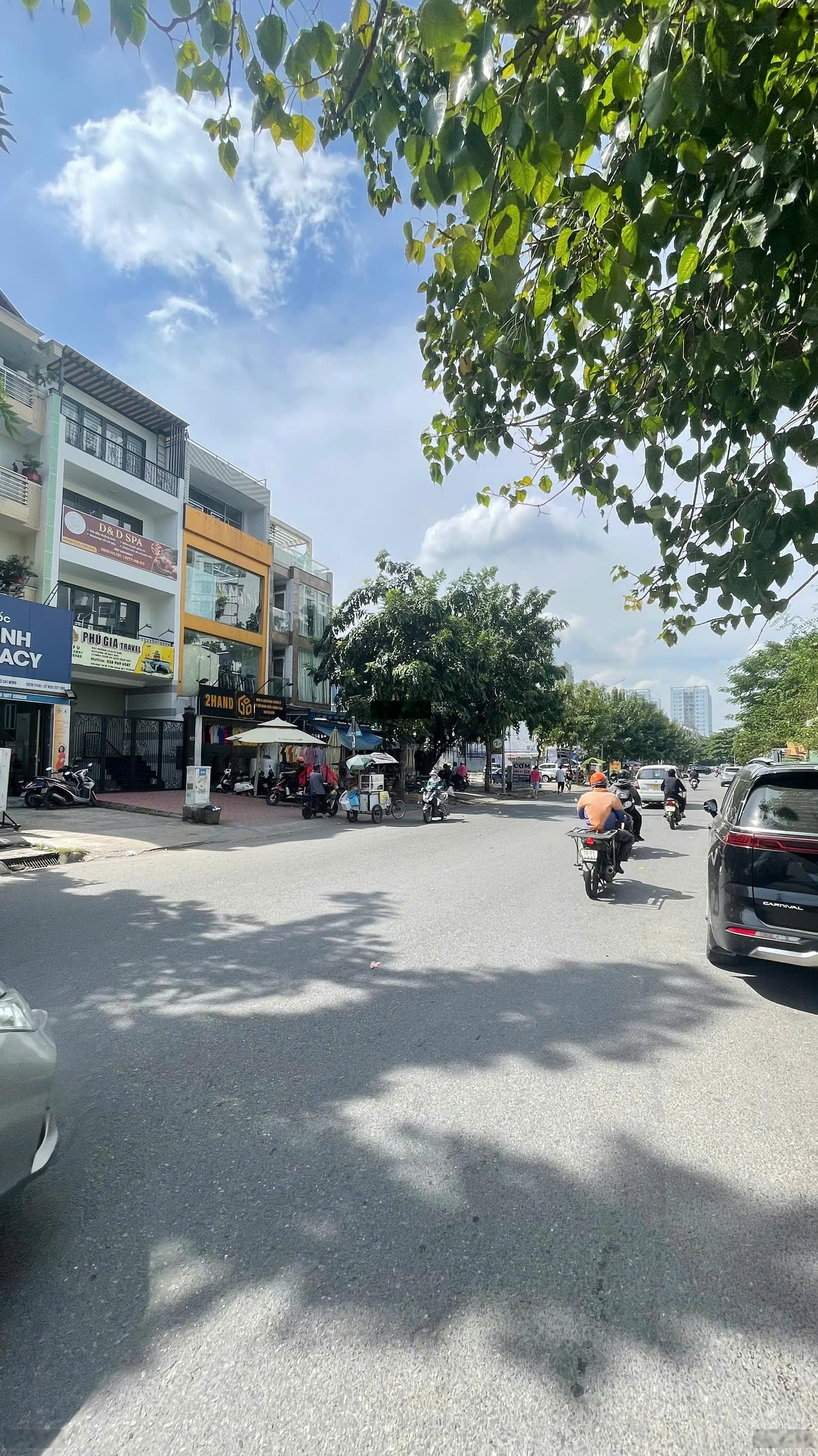 Chính chủ cho thuê nhà giá 60 triệu - nhà 1 hầm 4 lầu MT đường D4 KDC Him Lam - P. Tân Hưng Quận 7