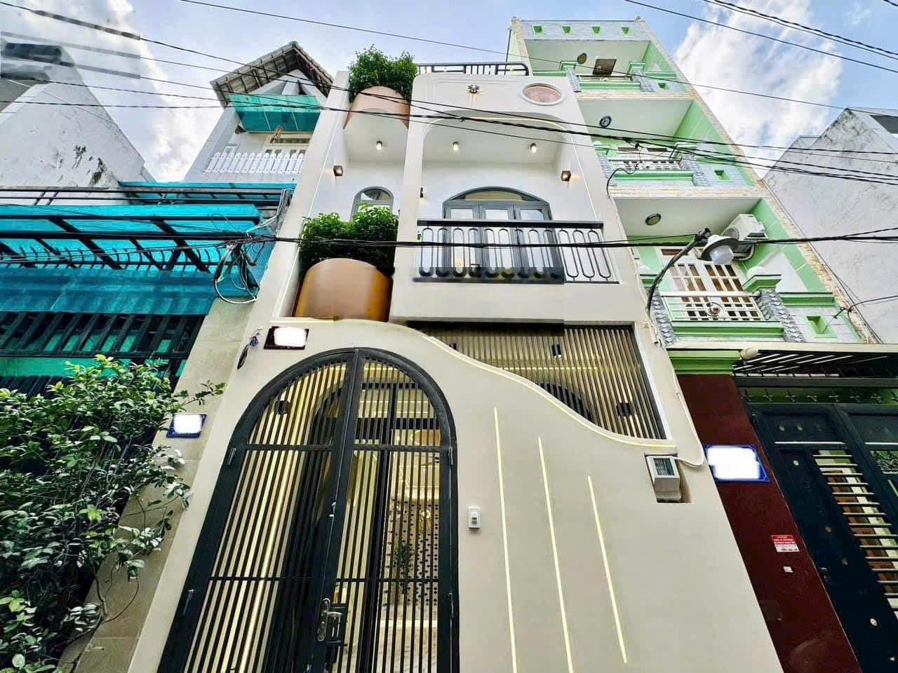 Gần Vạn Hạnh Mall. Căn 50m² Sư Vạn Hạnh xây 1 trệt 3 lầu. Hẻm 4m, sổ sẵn hoàn công