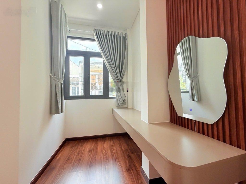 Chính chủ, bán giá cực sốc 3tỷ3, nhà Thạch Thị Thanh, Q1 -(4x13,7)m 2 tầng, hẻm ô tô vào thoải mái