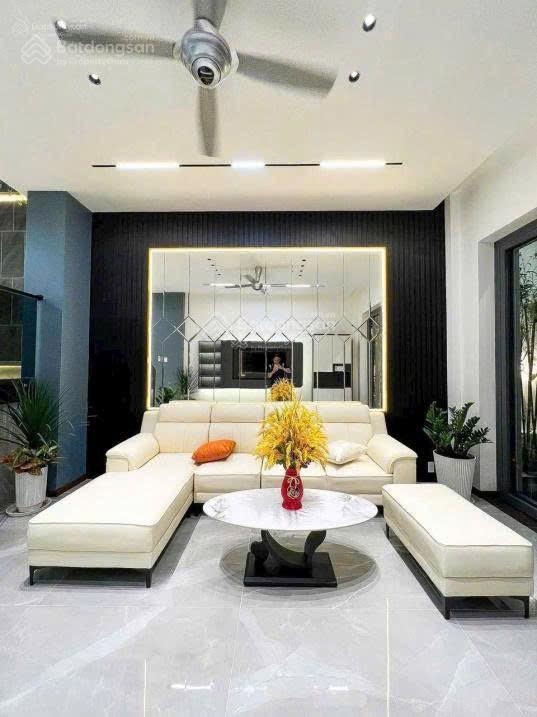 Bán nhà đẹp ngay Ung Văn Khiêm - P25 - Bình Thạnh, có dòng tiền 14tr/th. SHR